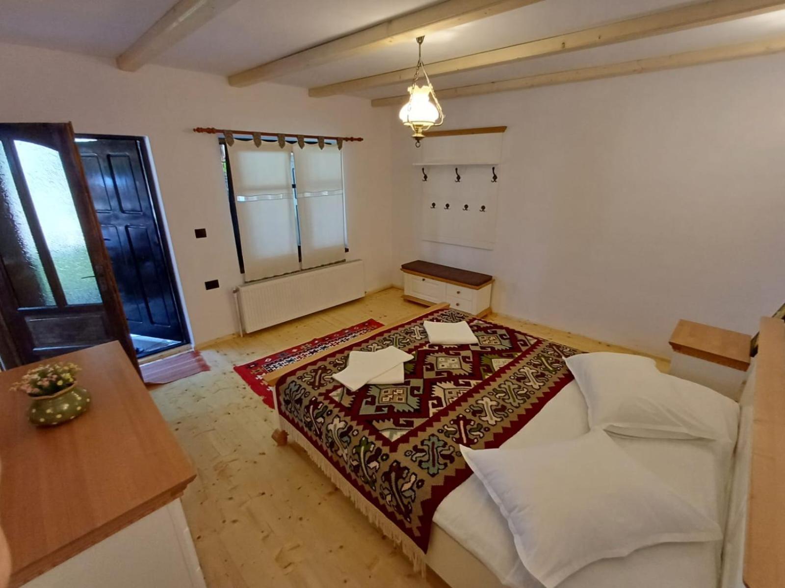 Casuta Din Valea Regilor Villa Gradistea de Munte Exteriör bild