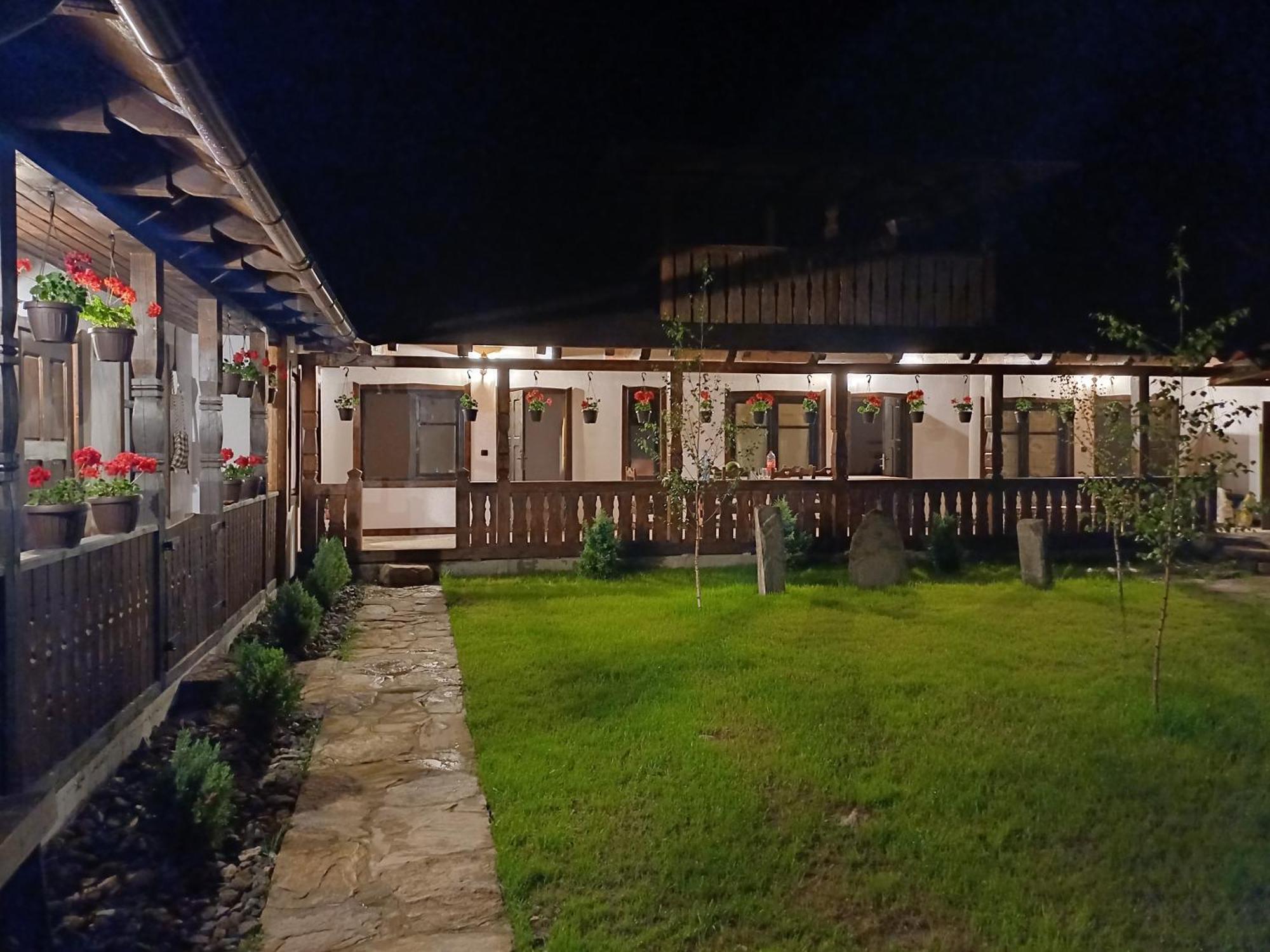 Casuta Din Valea Regilor Villa Gradistea de Munte Exteriör bild